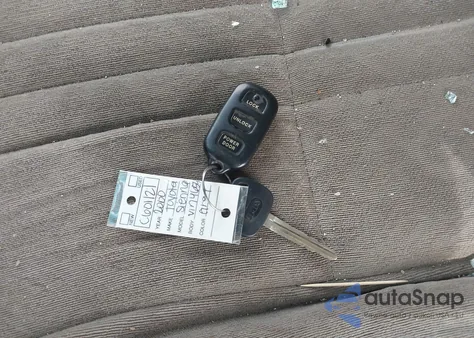 2000 Toyota Sienna Le z USA, uszkodzony, nr VIN 4T3ZF13C9YU254654